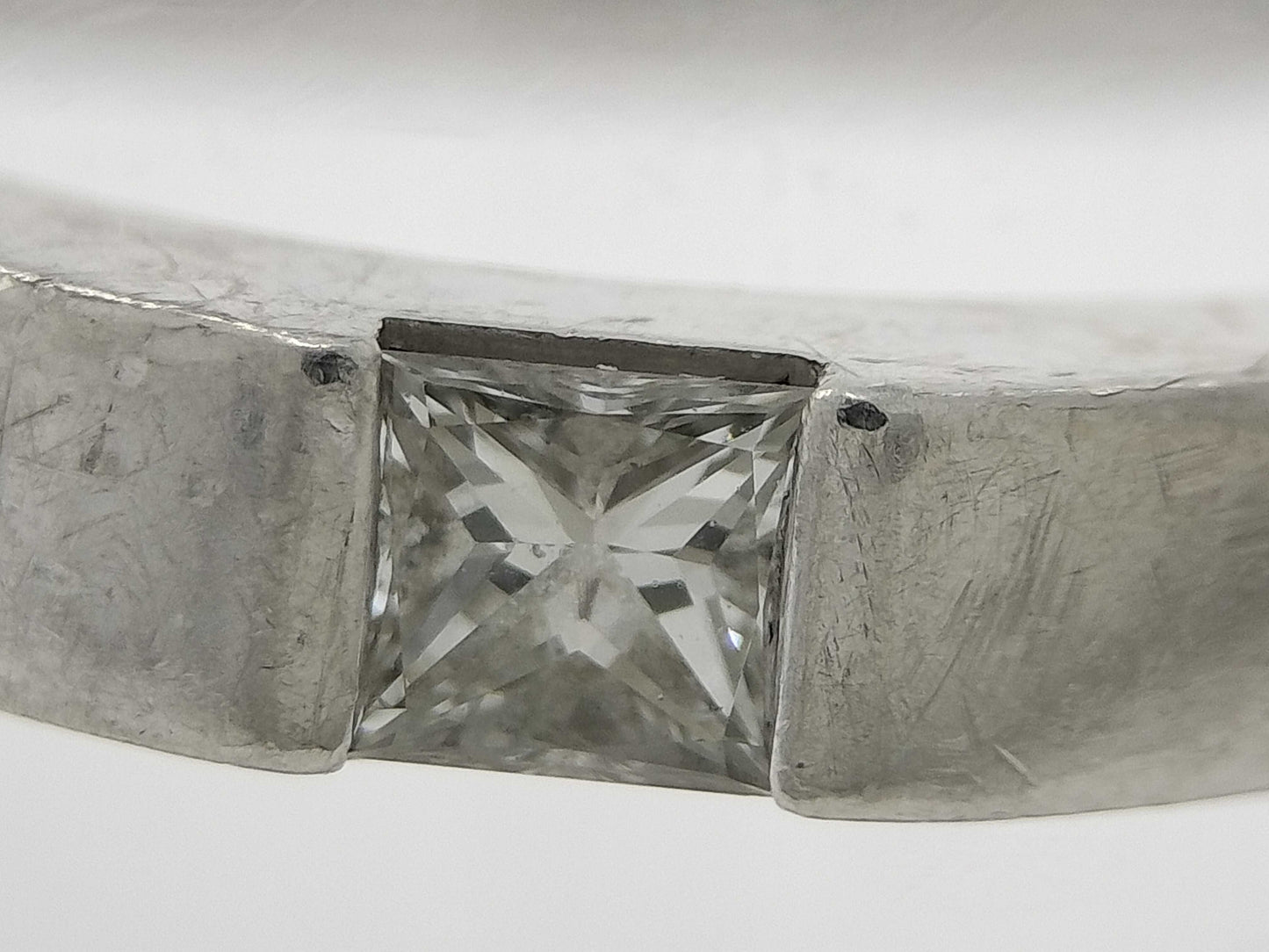 Diamond PT950 4.9g Ring
