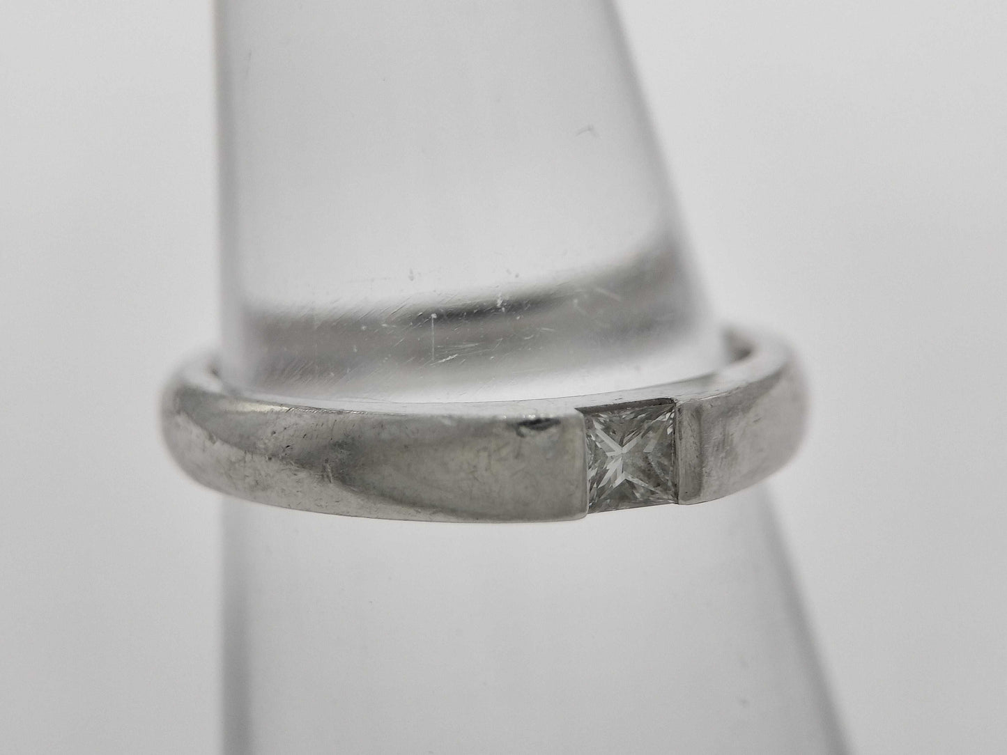 Diamond PT950 4.9g Ring