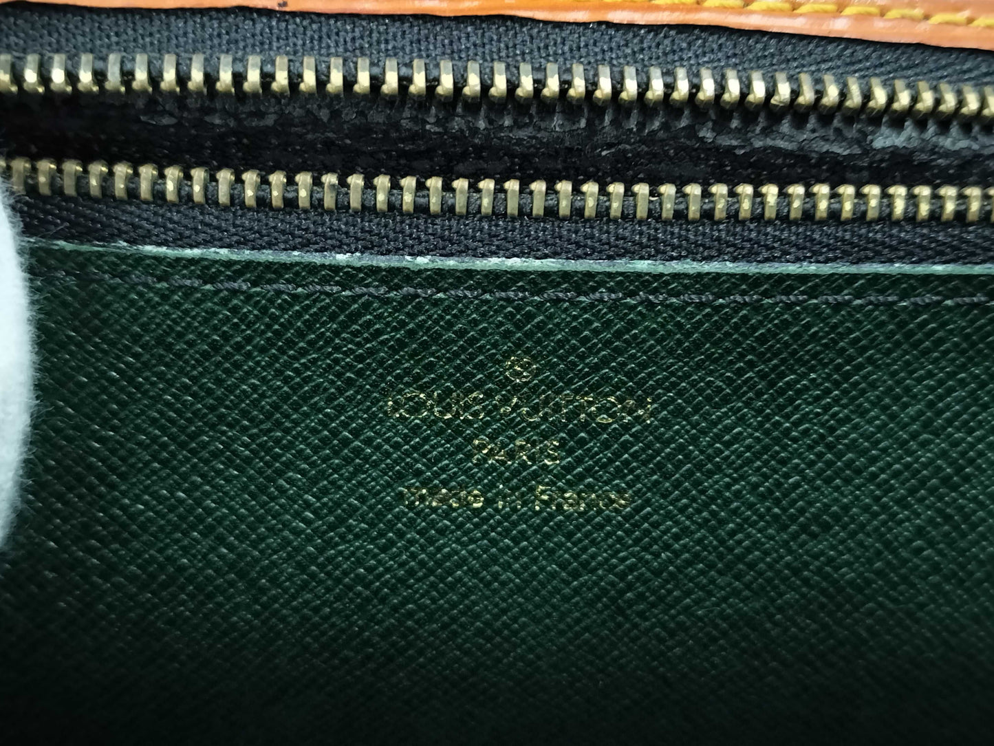 LOUIS VUITTON Epi Serie Dragonne Second Bag