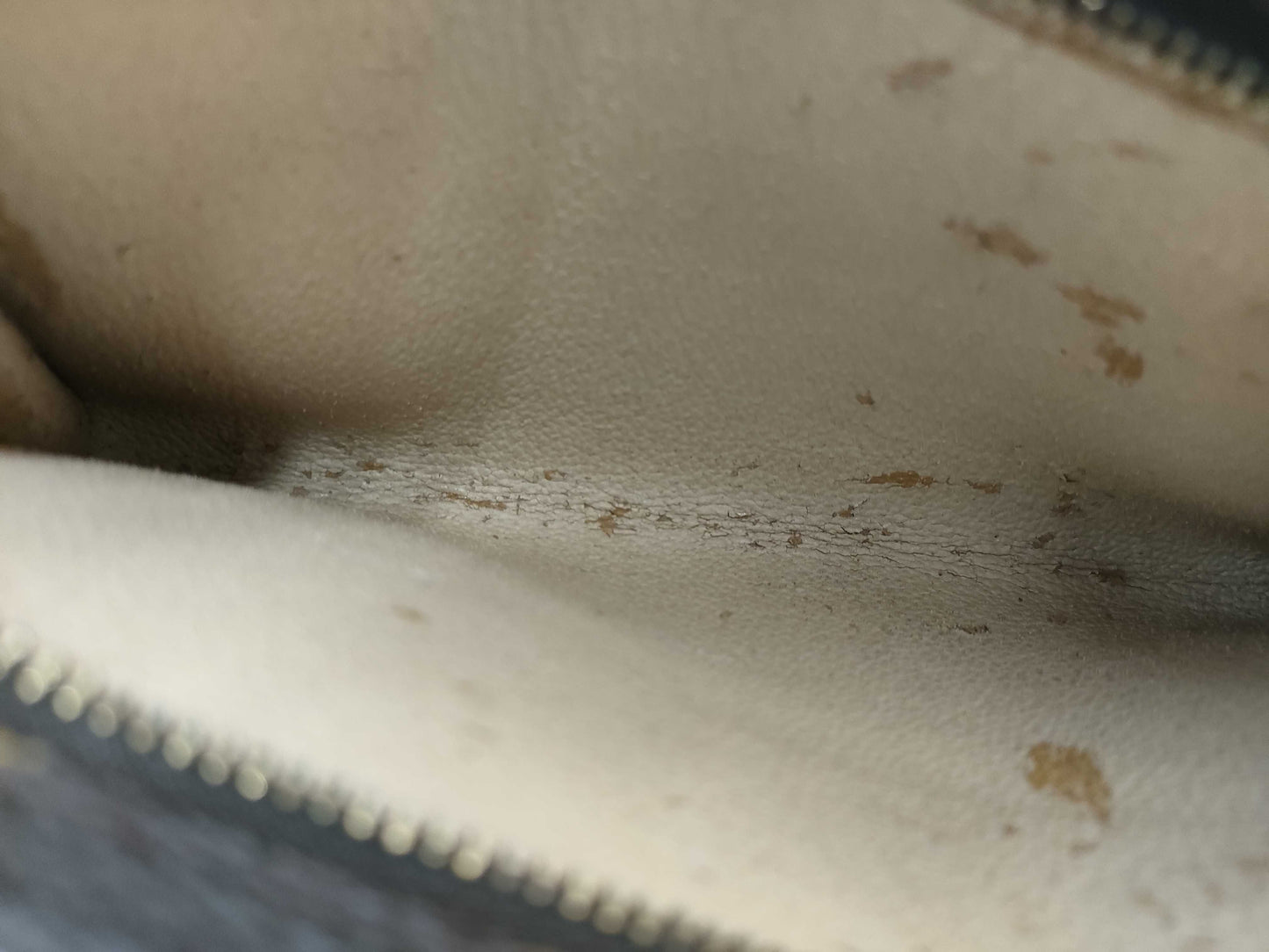 LOUIS VUITTON SP0998 Monogram LV Bucket Pouch / Moderately Damaged Pouch