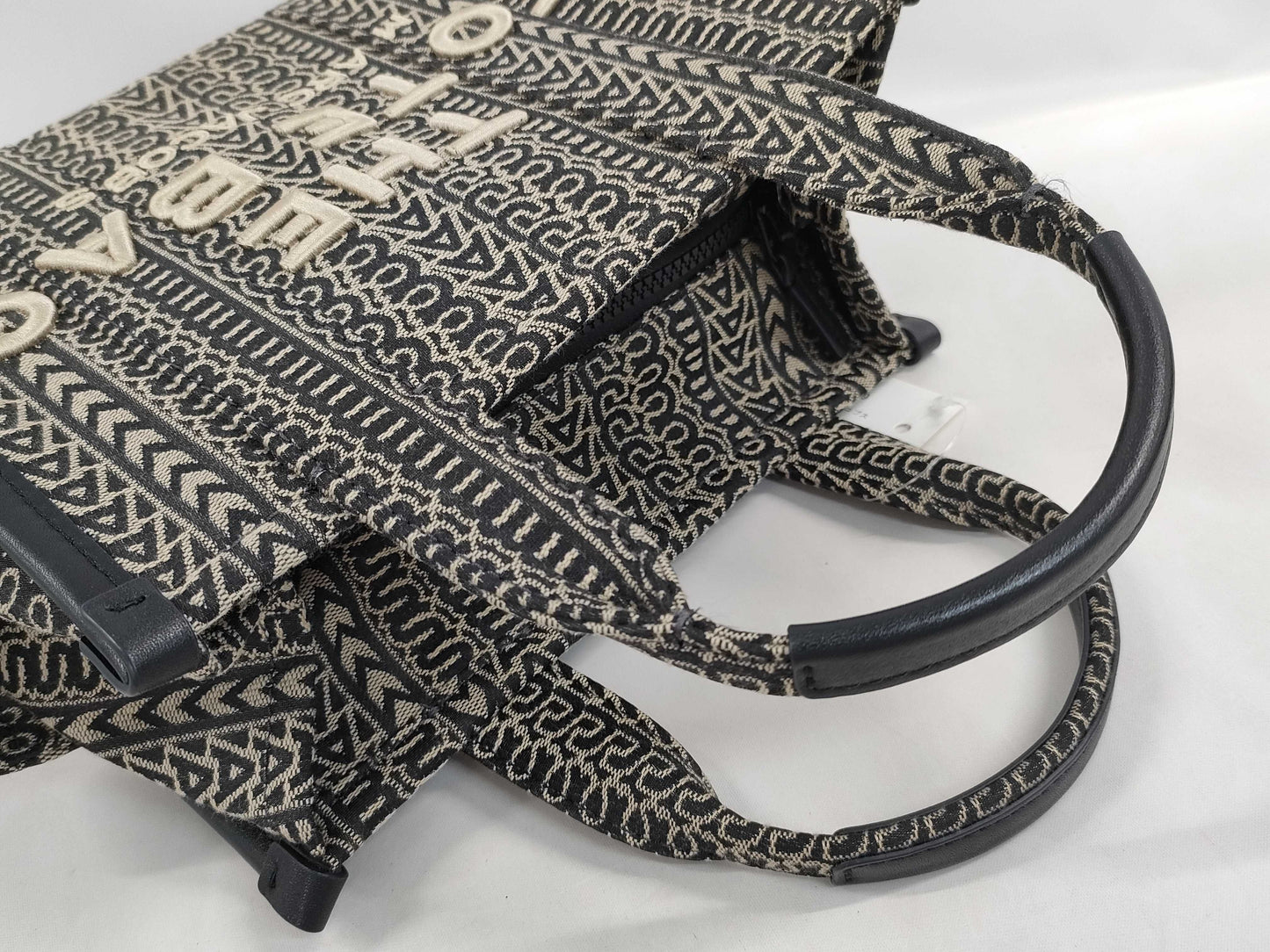 MARC JACOBS The Tote Bag 2-way Handbag