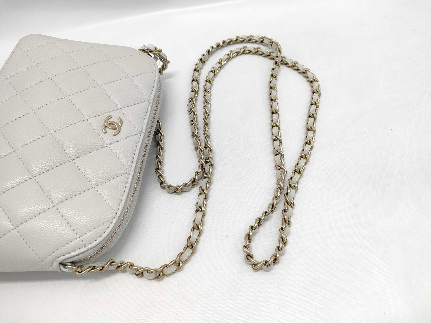 CHANEL Caviar Skin Shoulder Clutch White Shoulder Bag