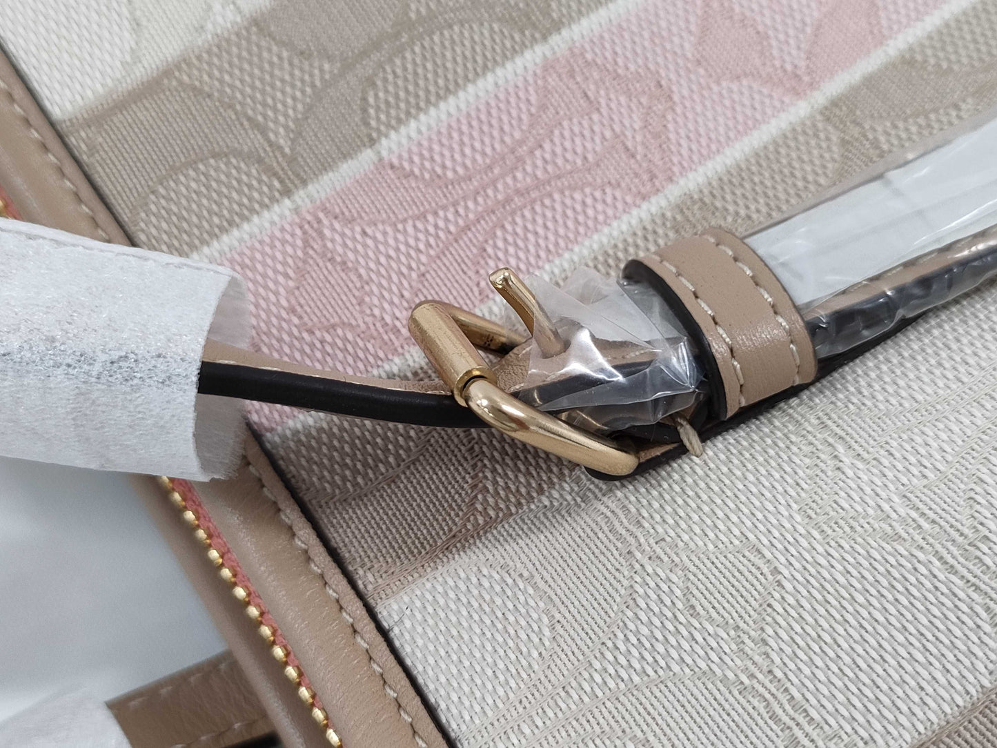 COACH Signature C8415 Tote Bag