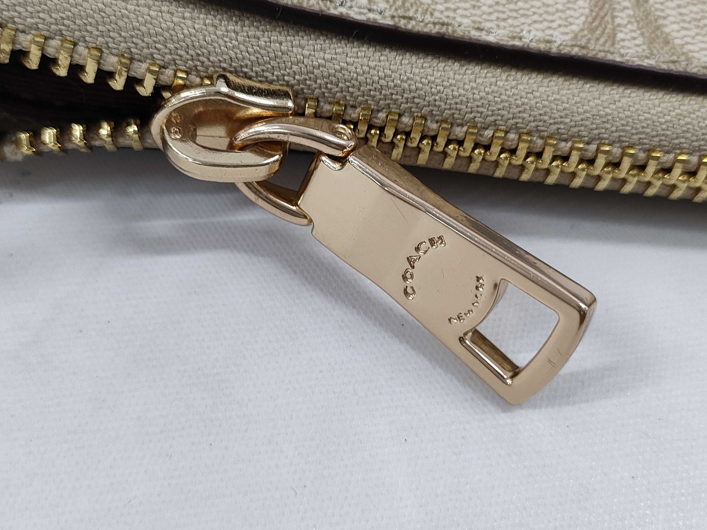 COACH Signature C1554 Shoulder Bag