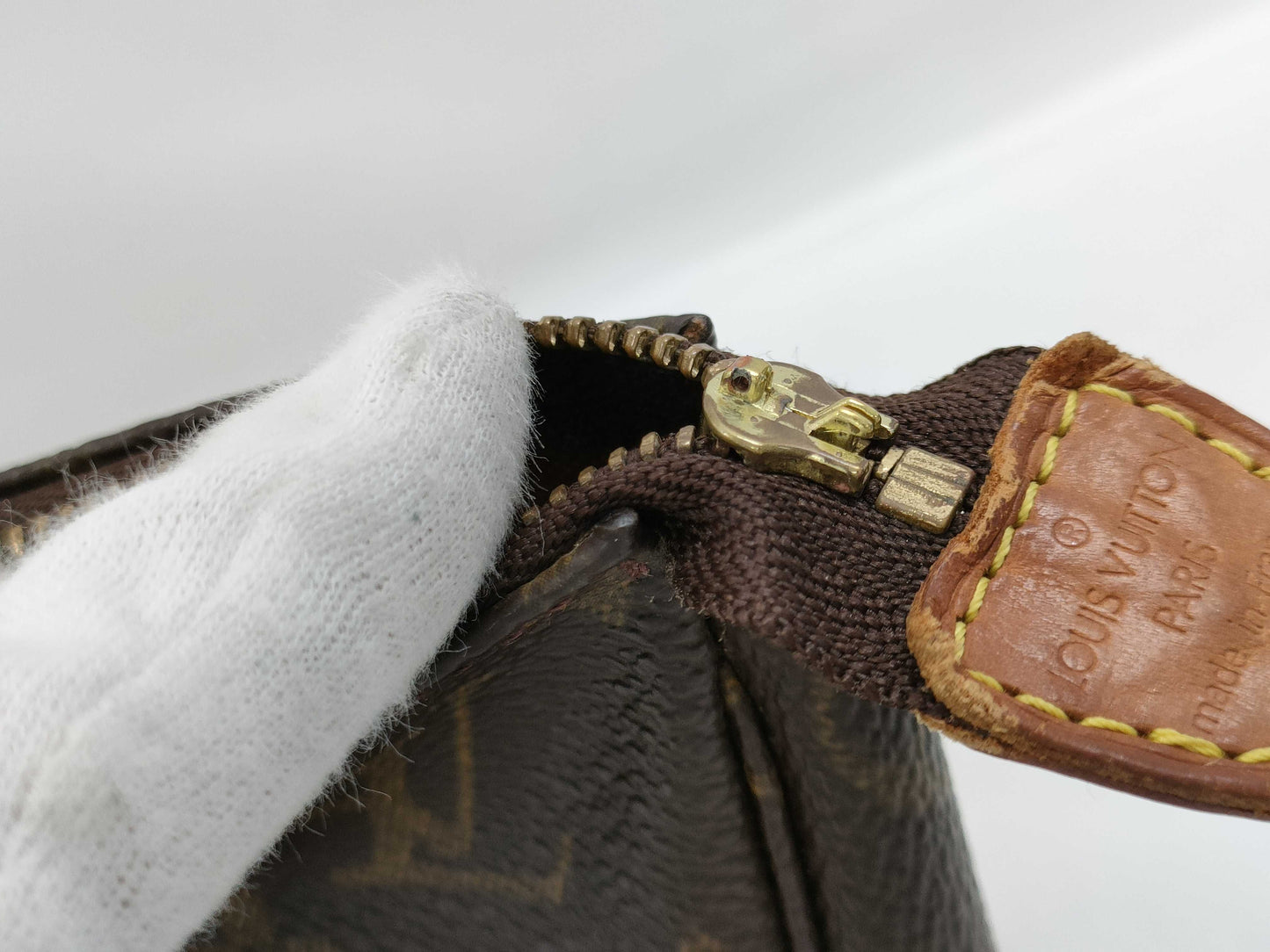 LOUIS VUITTON Monogram M40712 Pochette Accessoires Torn Handbag