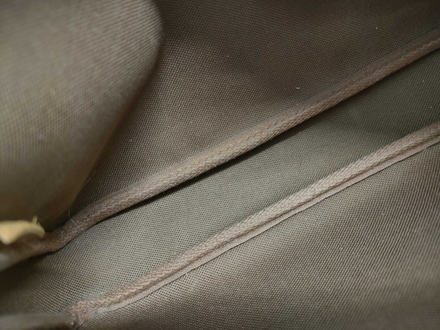 LOUIS VUITTON Monogram M40712 Pochette Accessoires Torn Handbag