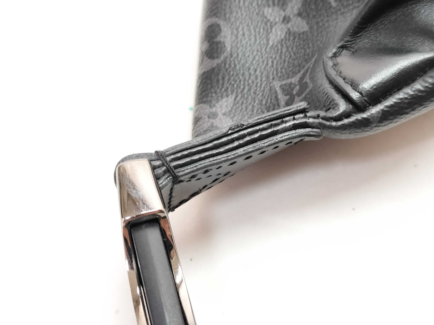LOUIS VUITTON Monogram M46035 Discovery Bumbag Waist Bag