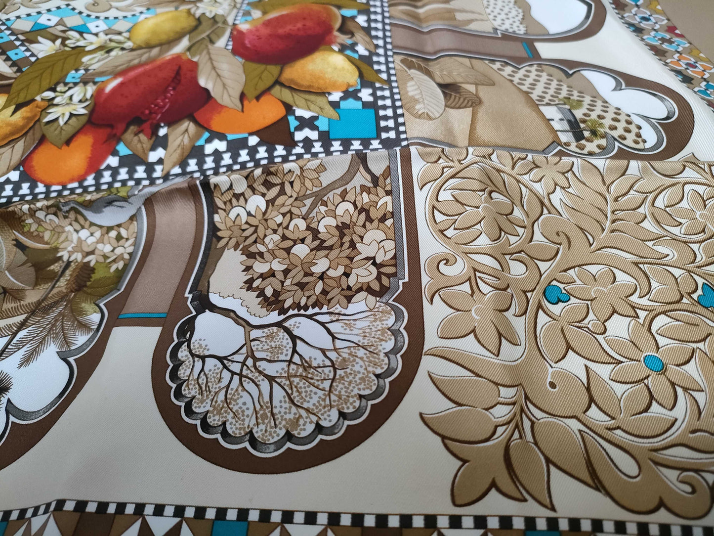 HERMES Carre a. honore scarf