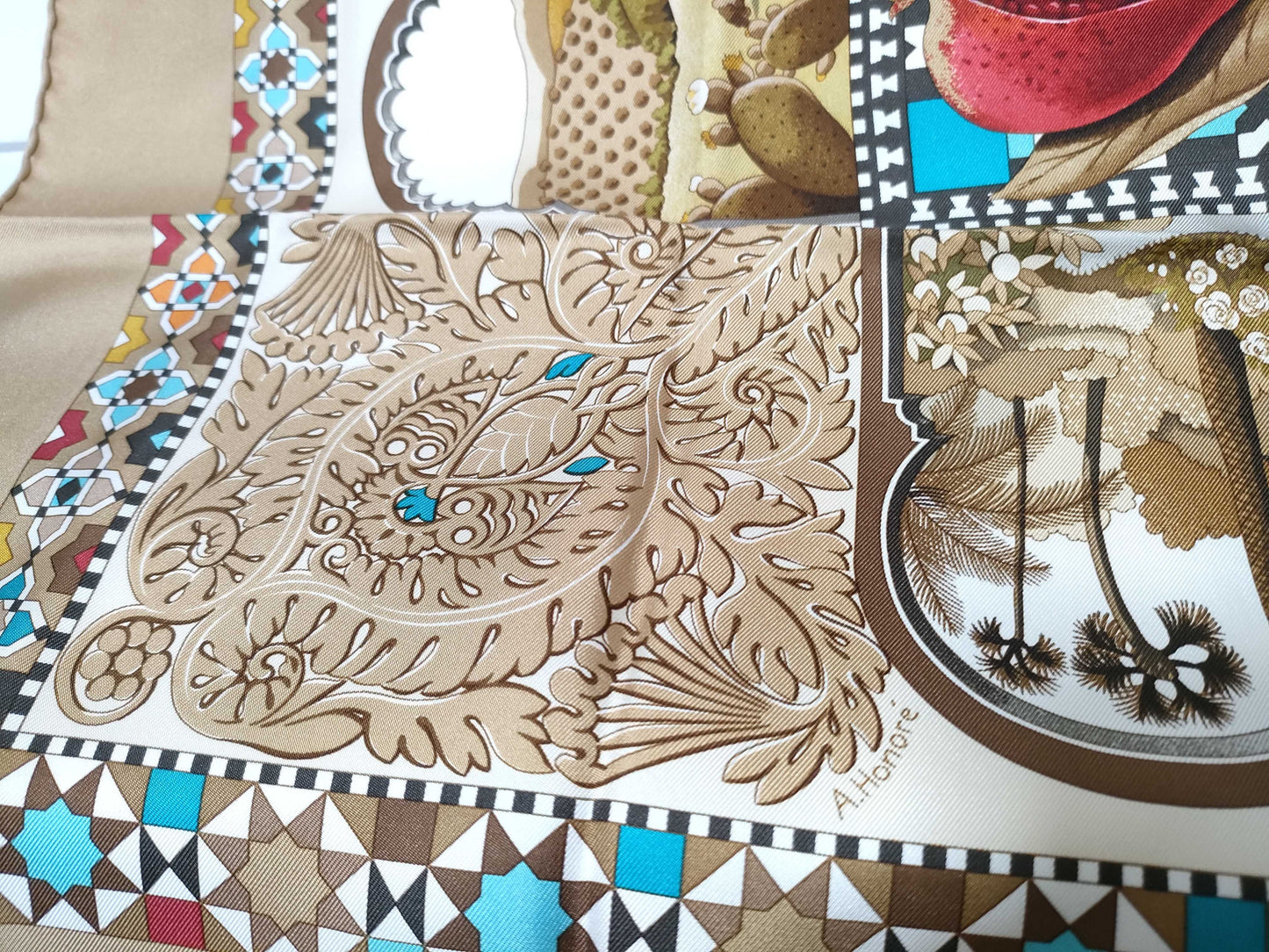 HERMES Carre a. honore scarf