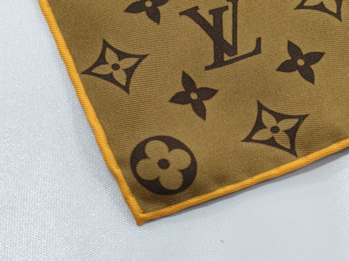 LOUIS VUITTON Monogram Pink Scarf