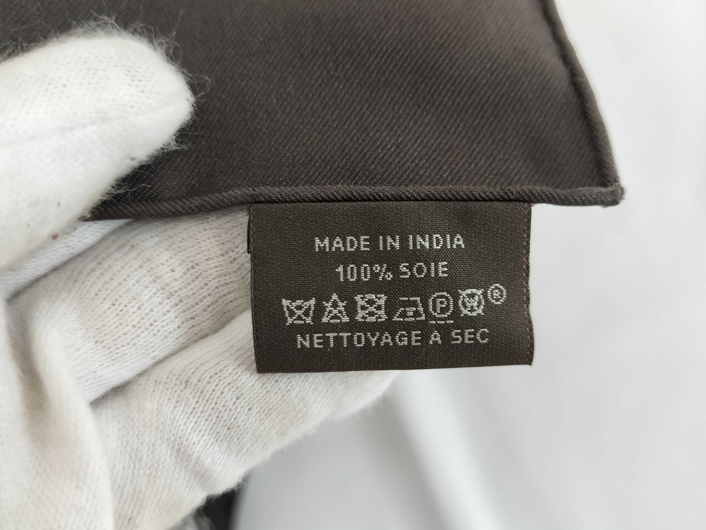HERMES 2024 AW Brode Guepards Bandana scarf with beading, retail price 630,000 yen