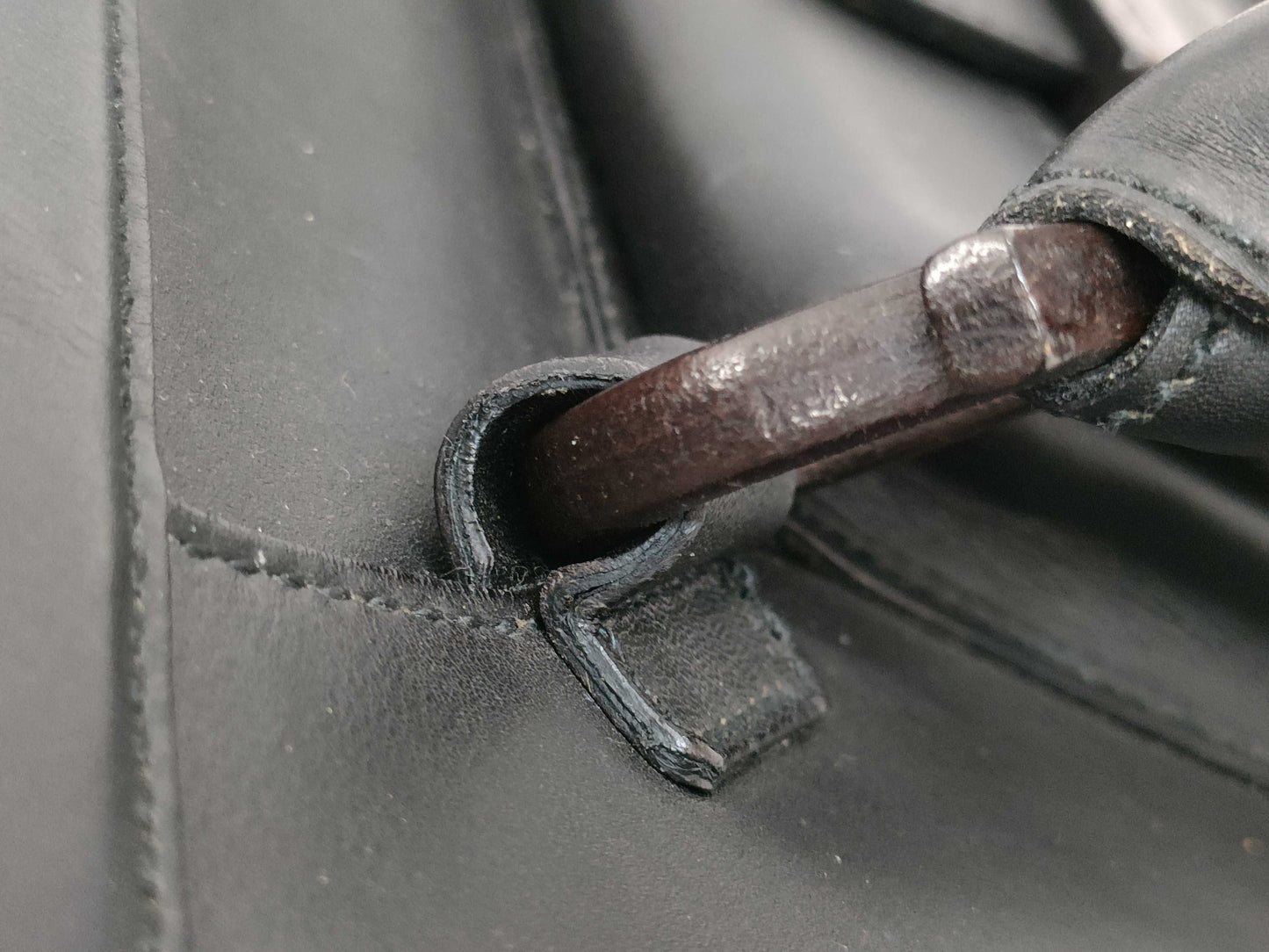 Salvatore Ferragamo Gancini AU-21 5819 Leather Tote Bag