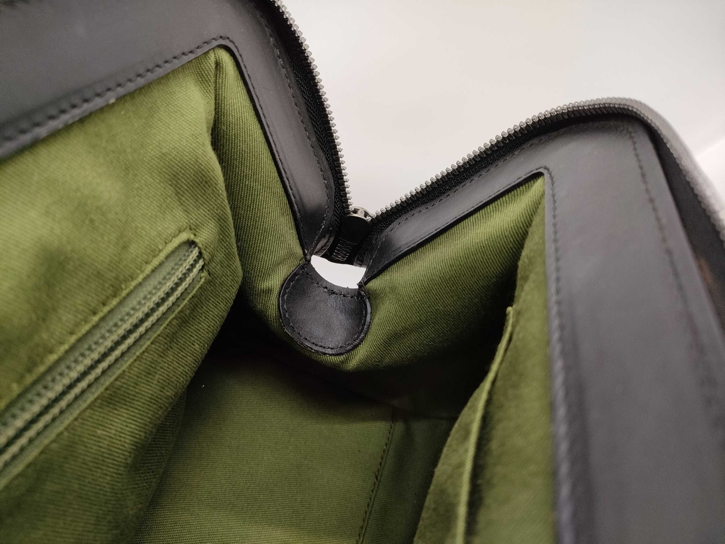 Salvatore Ferragamo Gancini AU-21 5819 Leather Tote Bag