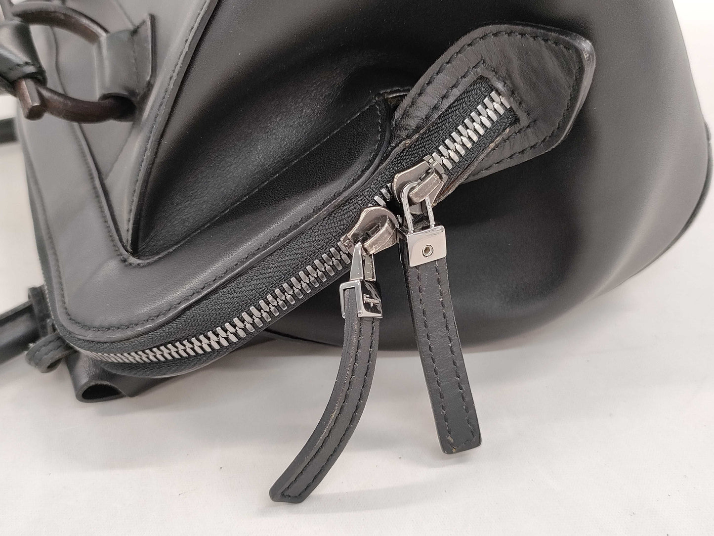 Salvatore Ferragamo Gancini AU-21 5819 Leather Tote Bag