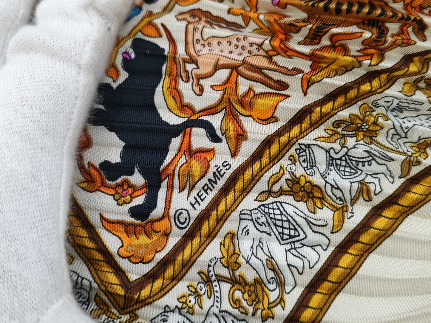 HERMES Carré CHASSE EN INDE Indian Hunting Pleated Scarf