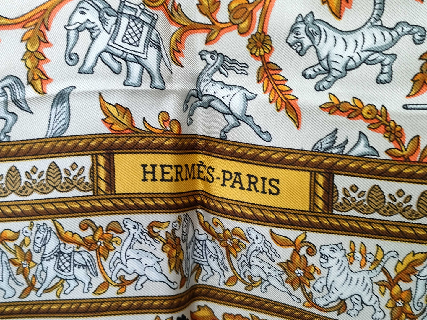 HERMES Carré CHASSE EN INDE Indian Hunting Scarf