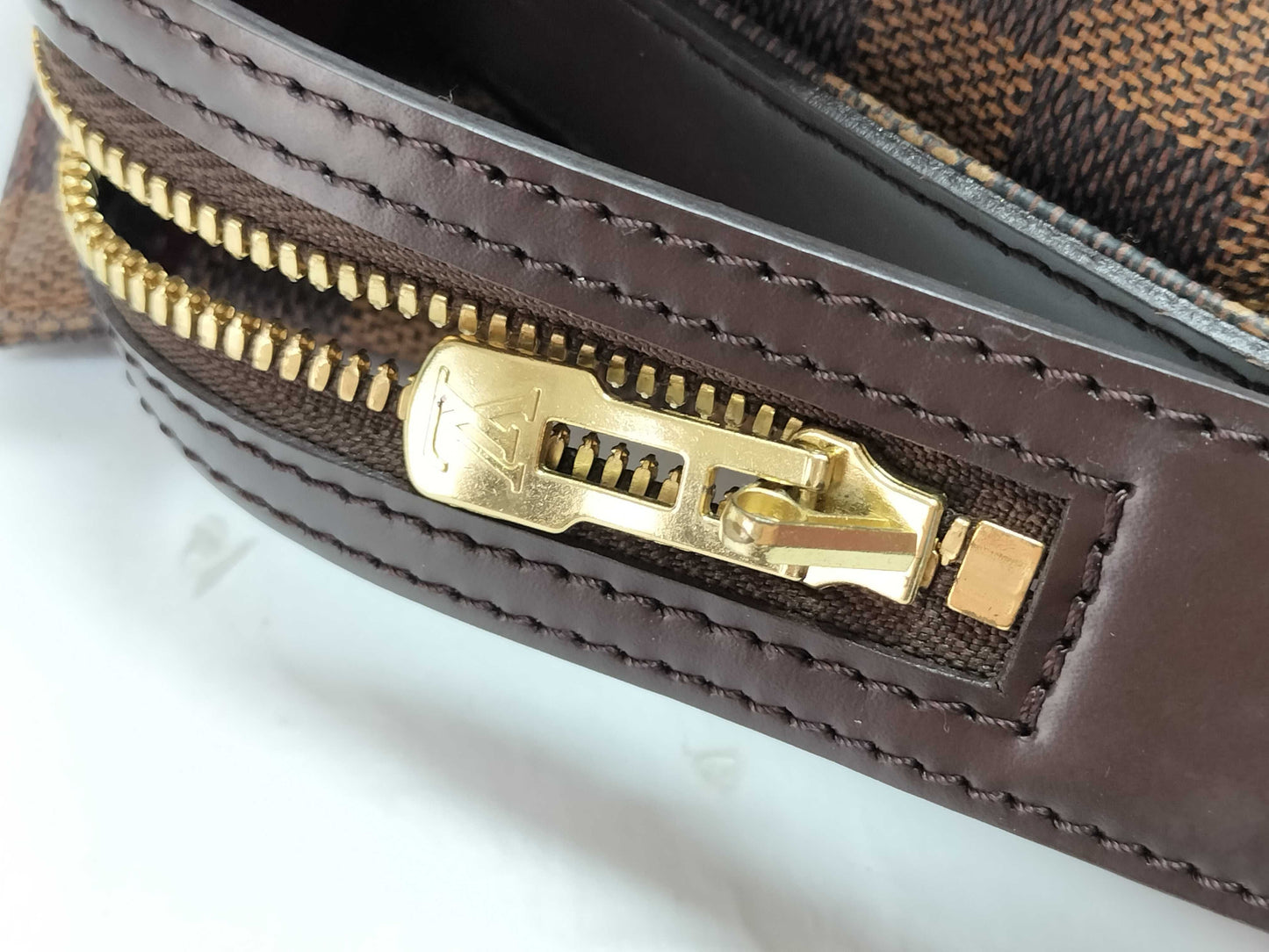 LOUIS VUITTON Damier Chelsea Tote Bag