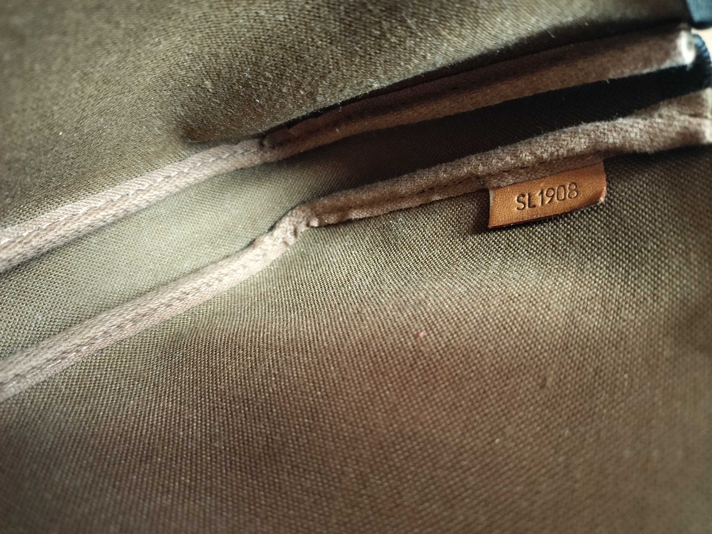 LOUIS VUITTON Monogram Pochette Accessoires Pouch