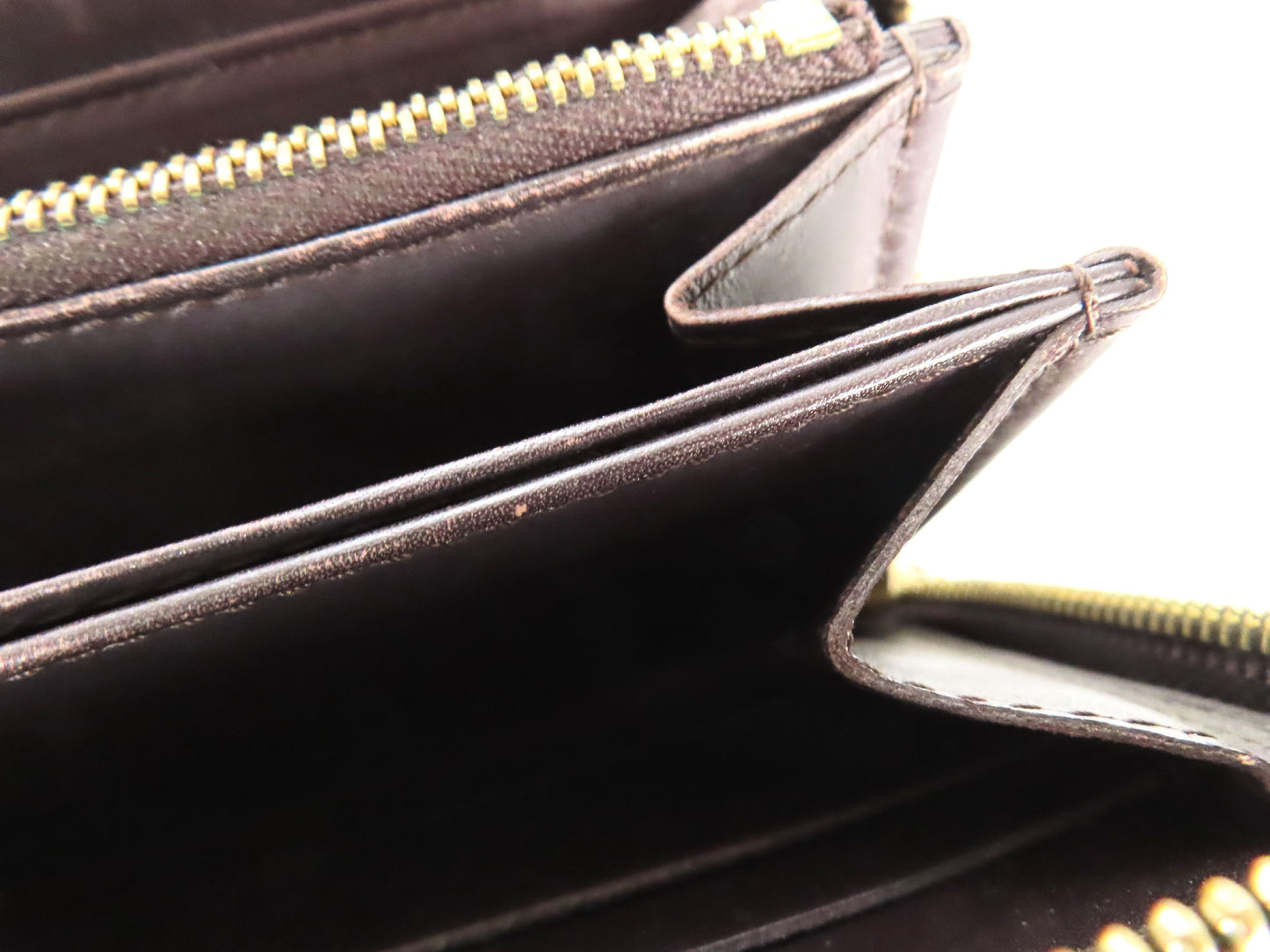 LOUIS VUITTON Vernis Amaranth Zippy Wallet