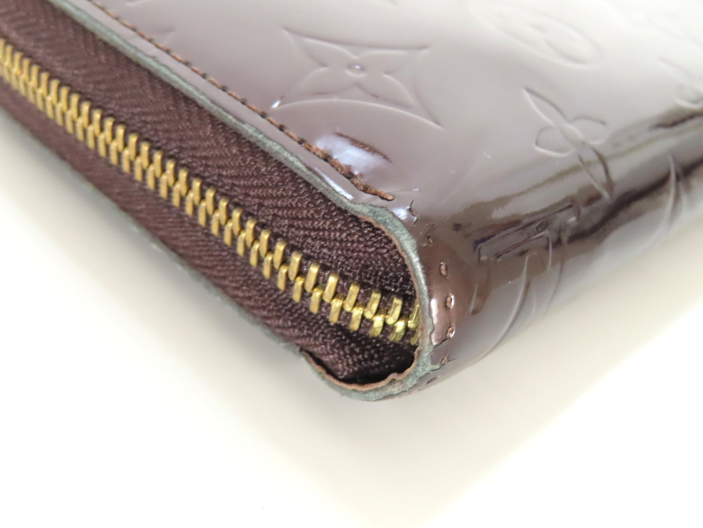 LOUIS VUITTON Vernis Amaranth Zippy Wallet