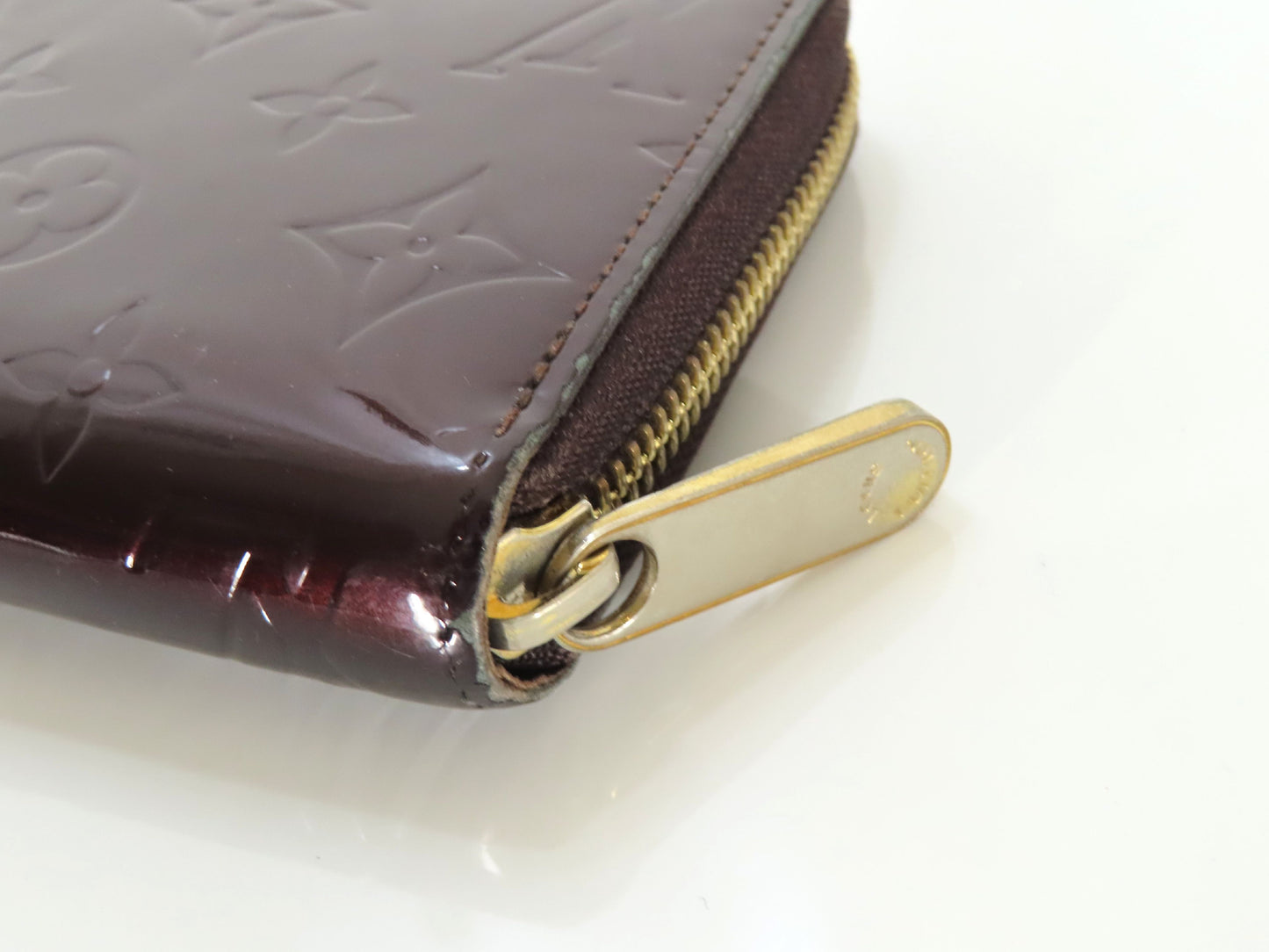 LOUIS VUITTON Vernis Amaranth Zippy Wallet