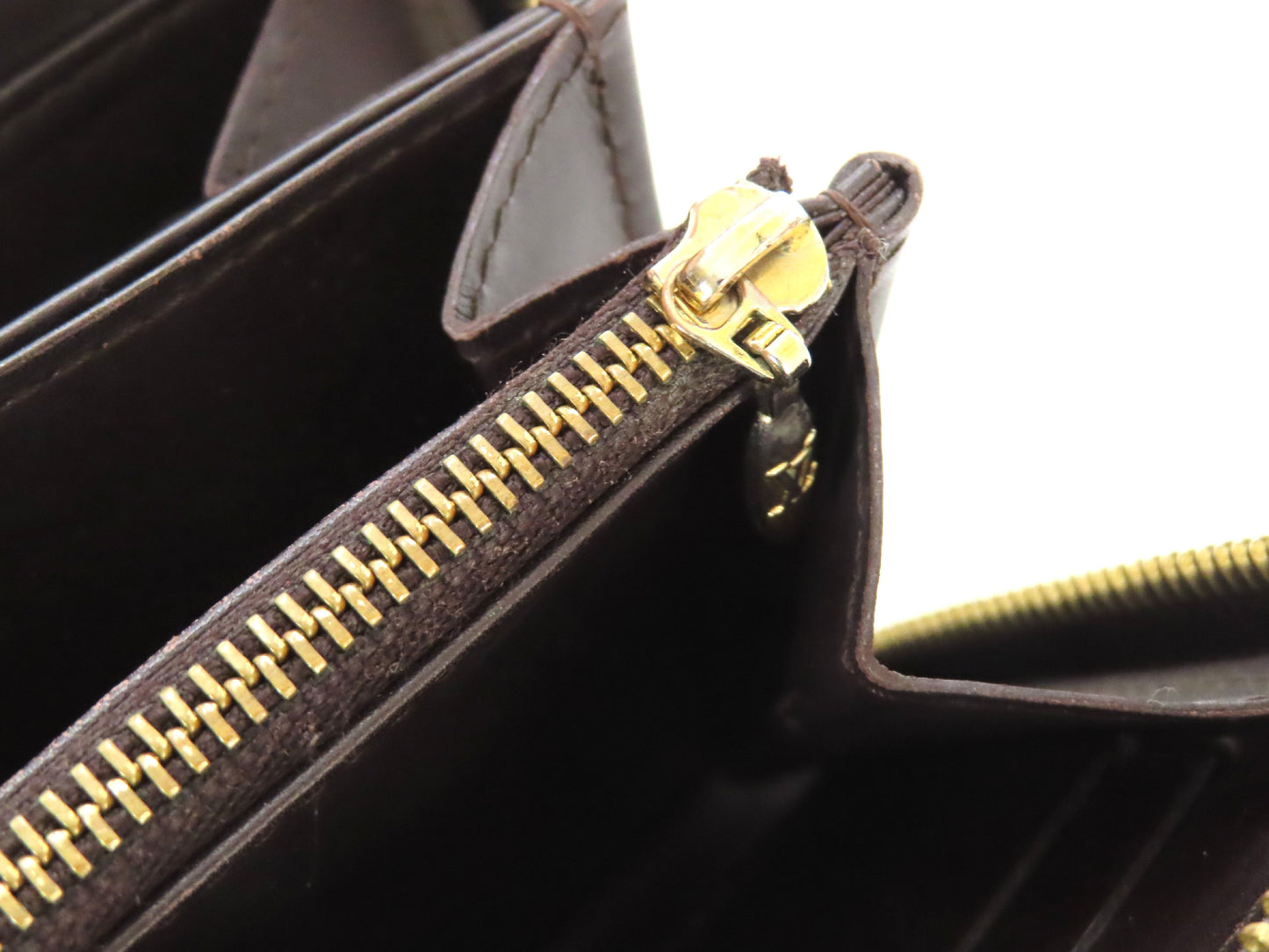 LOUIS VUITTON Vernis Amaranth Zippy Wallet