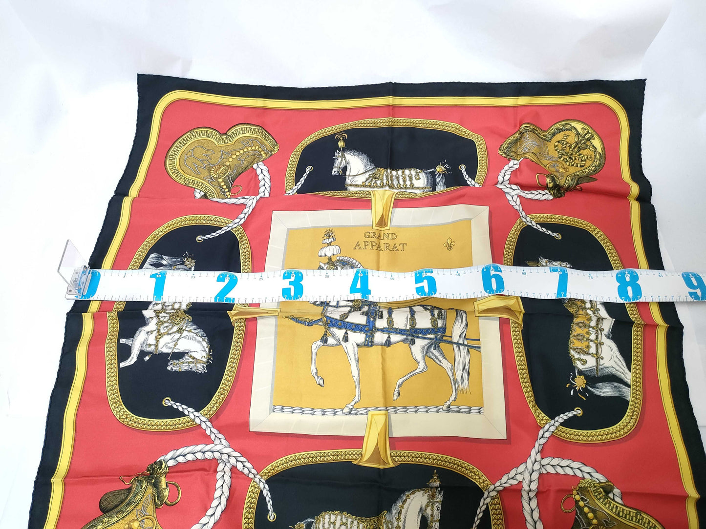 HERMES Carré Carré 90 Grand Apparel Scarf