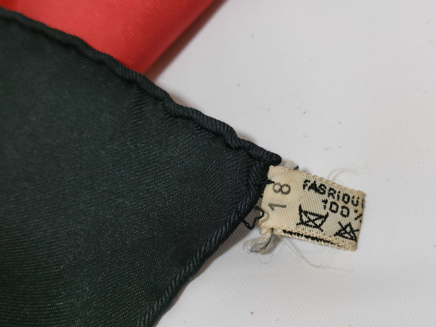 HERMES Carré Carré 90 Grand Apparel Scarf