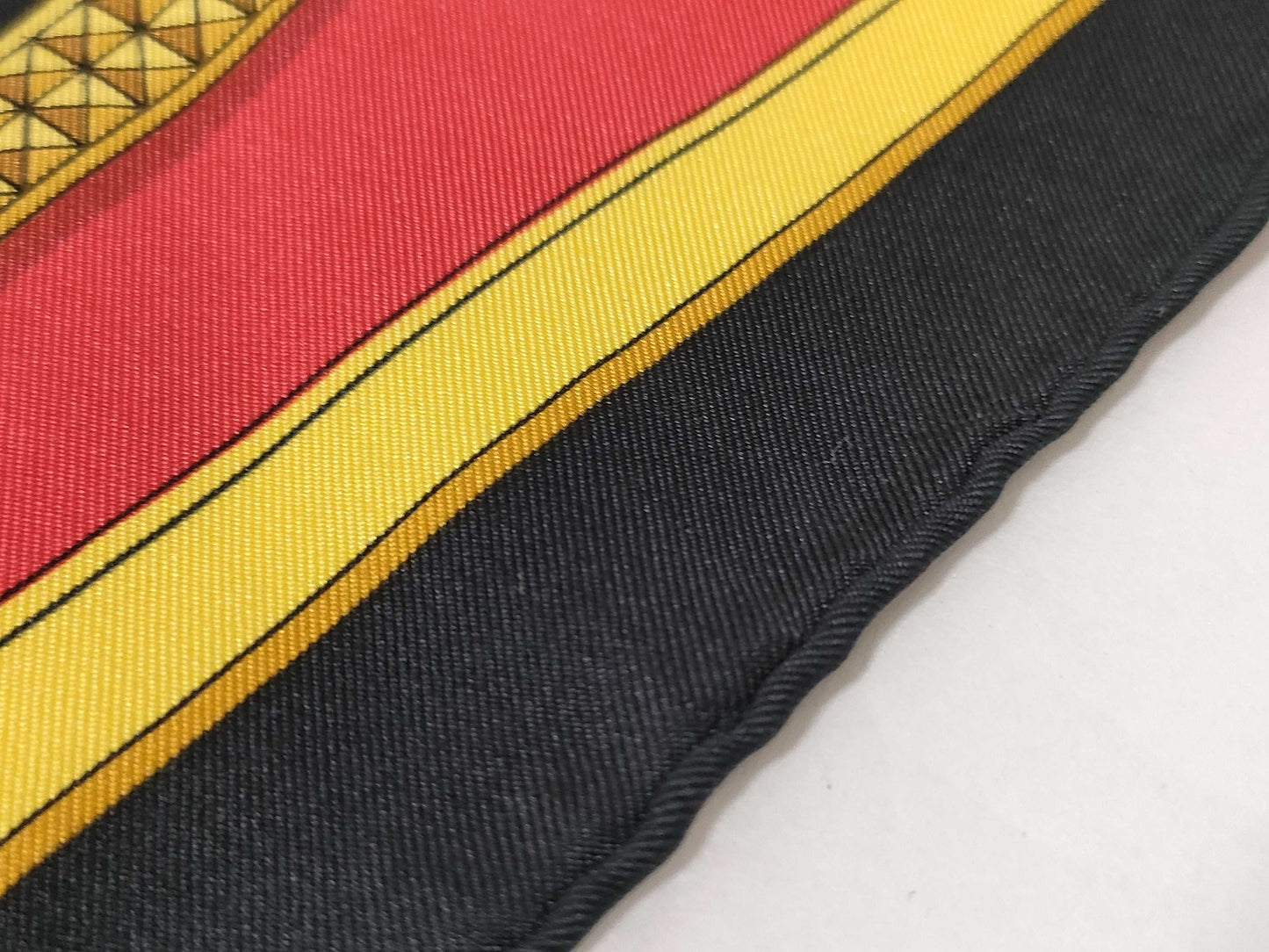 HERMES Carré Carré 90 Grand Apparel Scarf