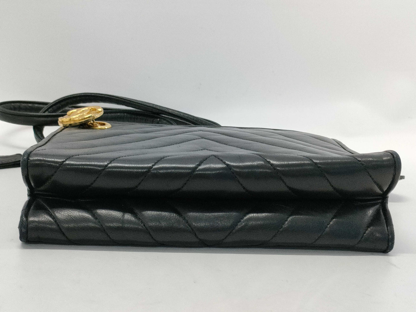 CHANEL V-Stitch Lamb Chevron Shoulder Bag