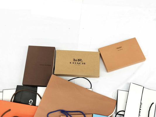 Empty paper bags and boxes for Louis Vuitton, Chanel, Hermes, Gucci, etc. Empty brand boxes. Empty brand boxes.