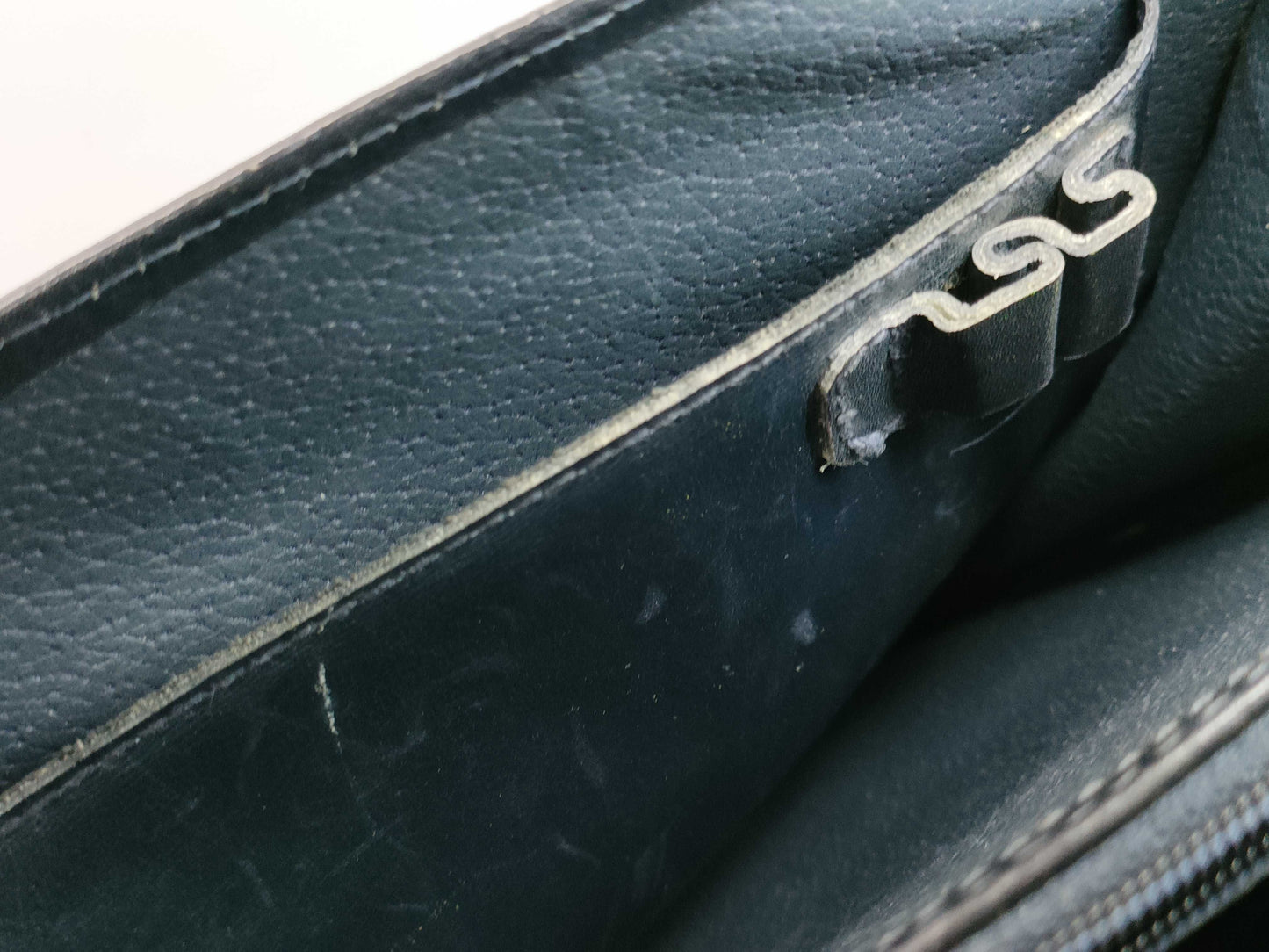 GUCCI GG Supreme Shoulder Bag