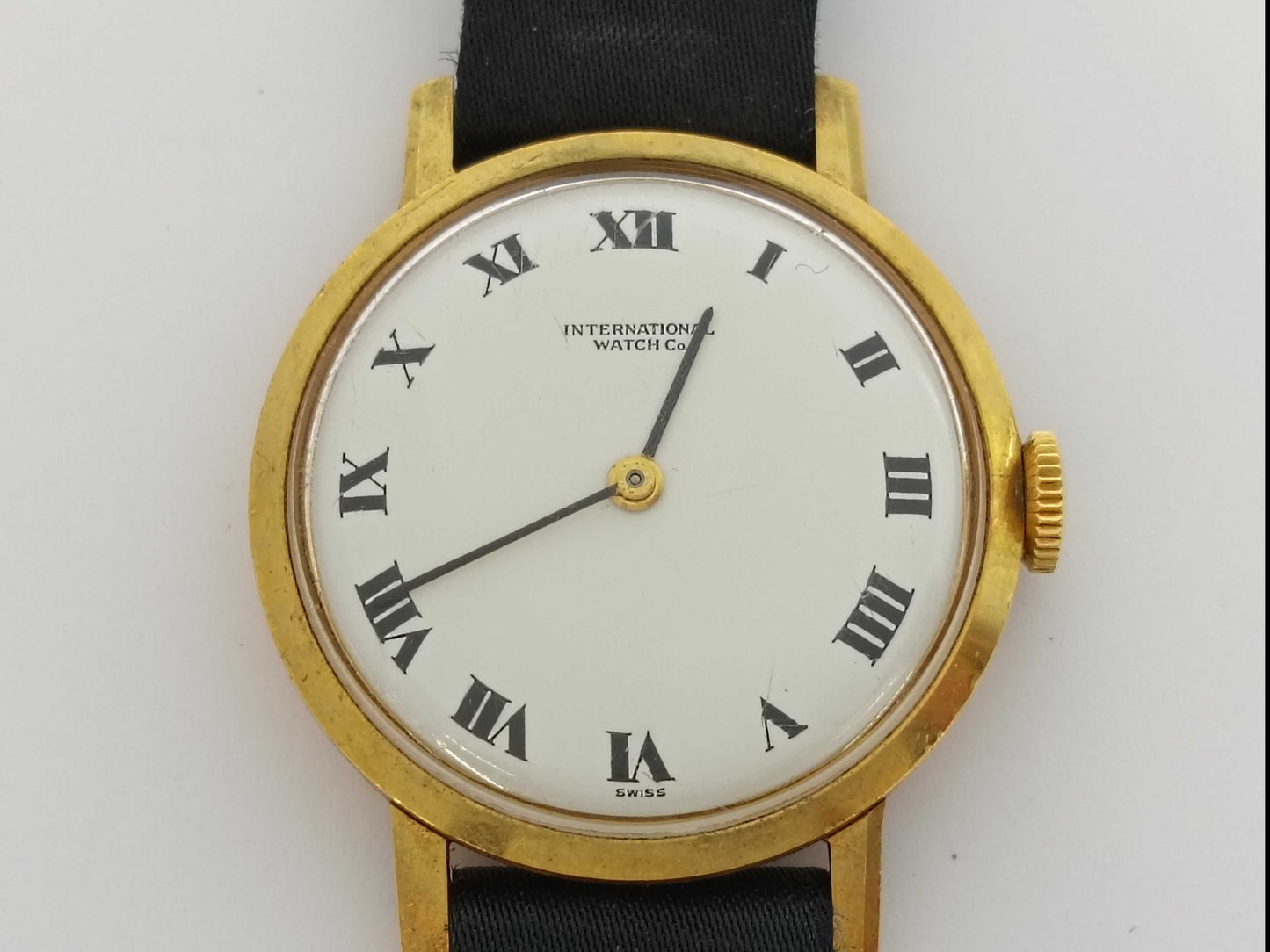 Hand-wound K18 ladies' watch