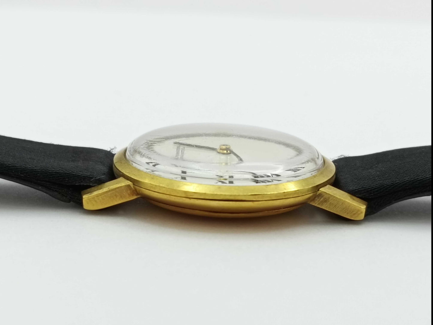 Hand-wound K18 ladies' watch