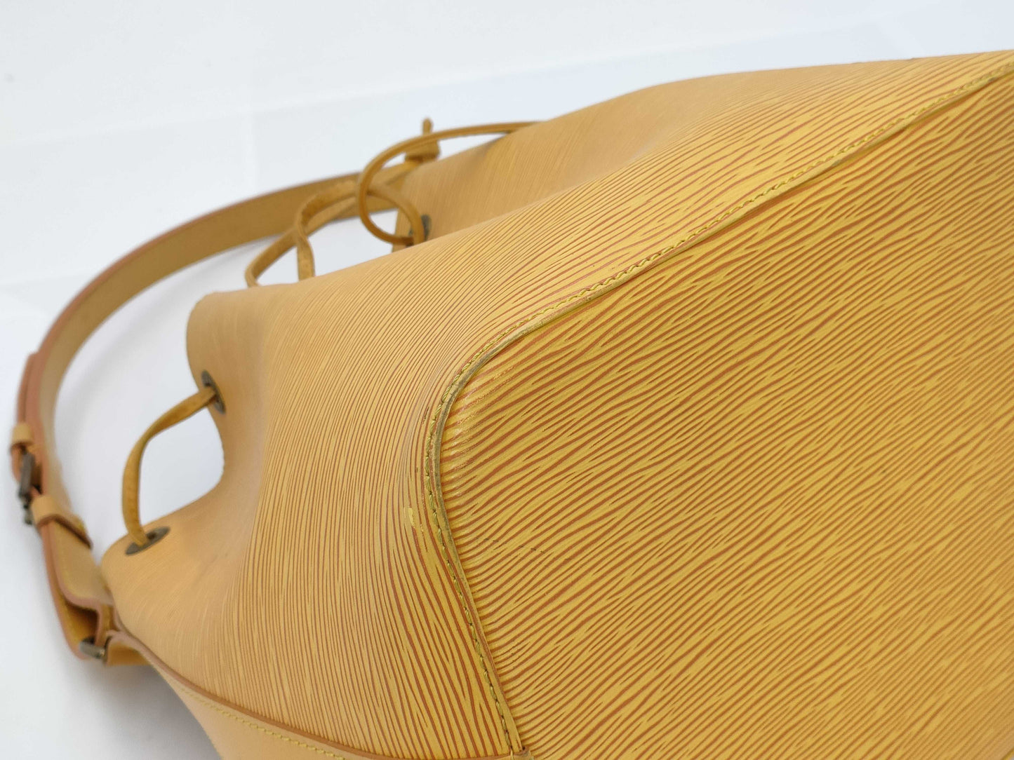 LOUIS VUITTON AR0995 Epi Petit Noe Shoulder Bag