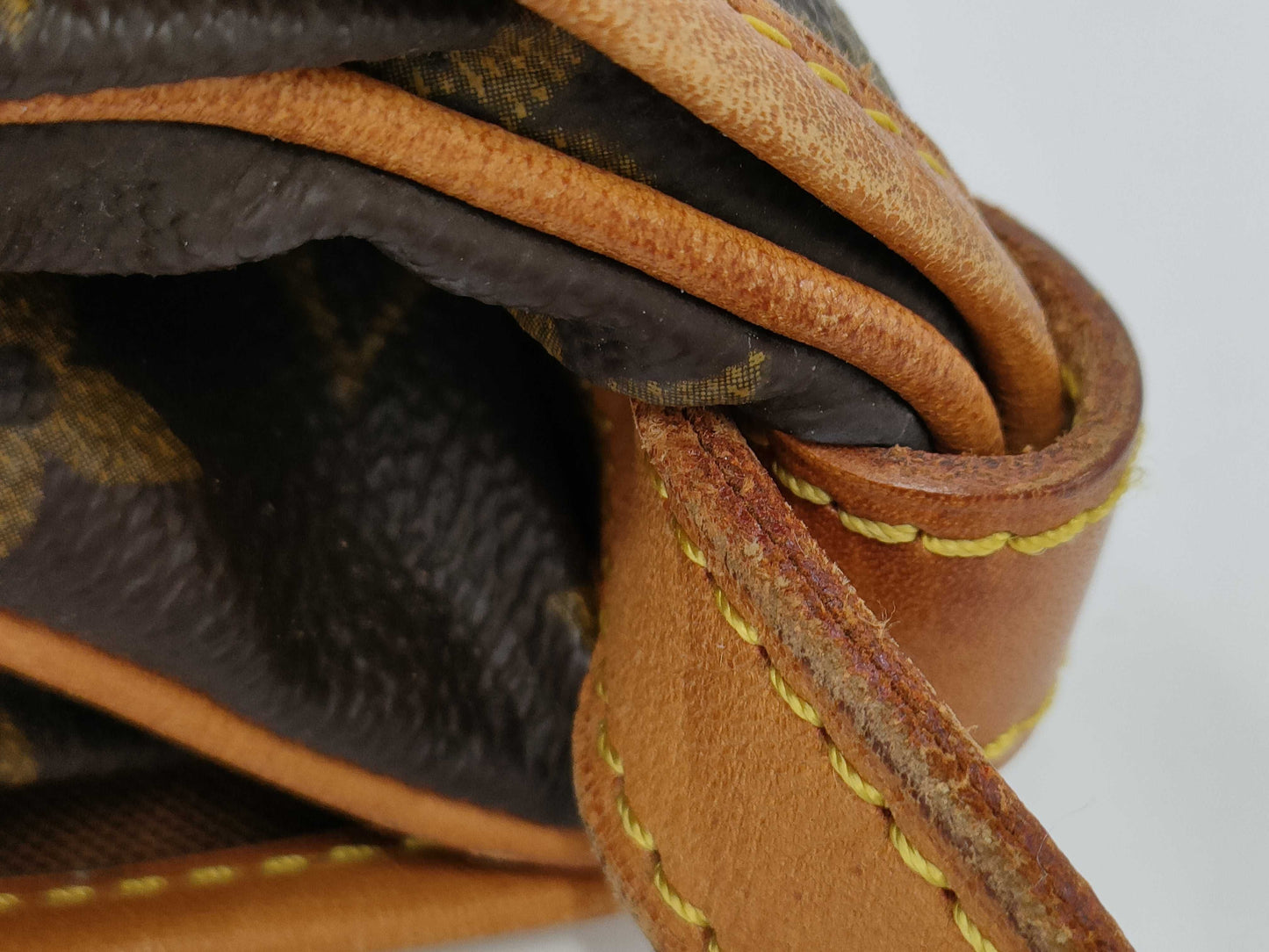 LOUIS VUITTON Monogram M42256 / Saumur 30 / 1993 Shoulder Bag