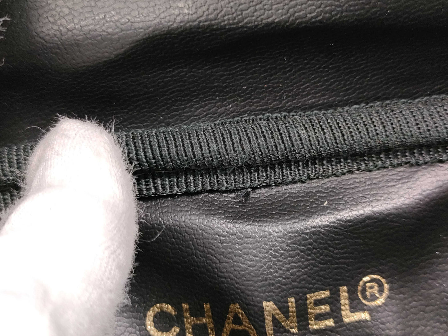 CHANEL Caviar Skin Horizontal Vanity Pouch / 3322498