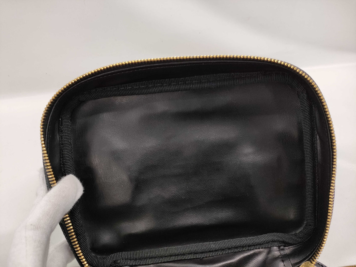 CHANEL Caviar Skin Horizontal Vanity Pouch / 3322498