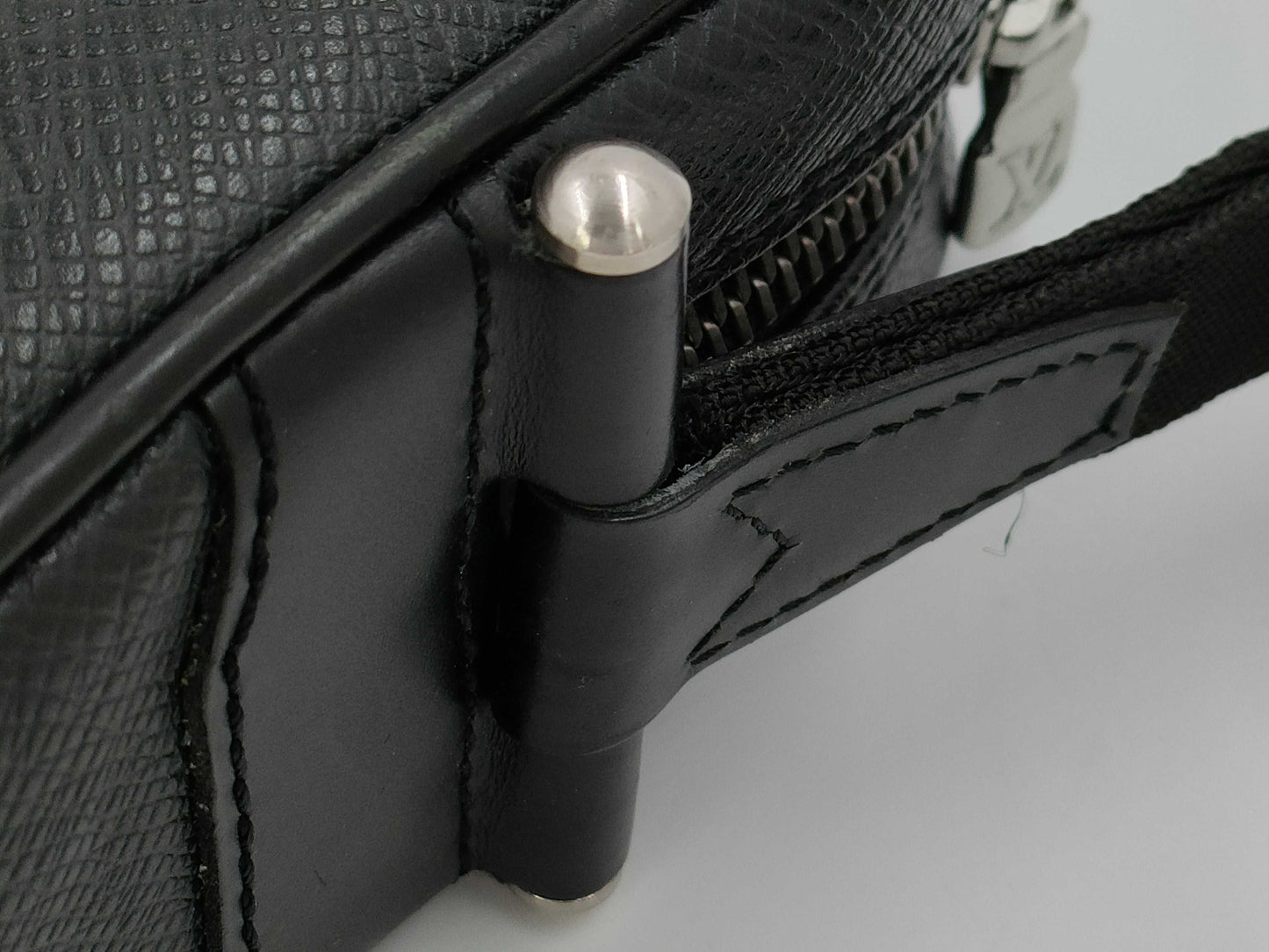 LOUIS VUITTON Taiga Karuga Second Bag M30812 Second Bag