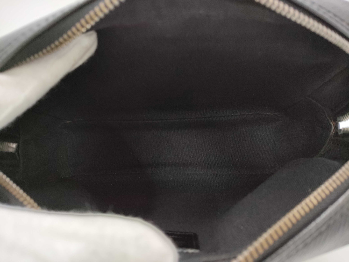 LOUIS VUITTON Taiga Karuga Second Bag M30812 Second Bag