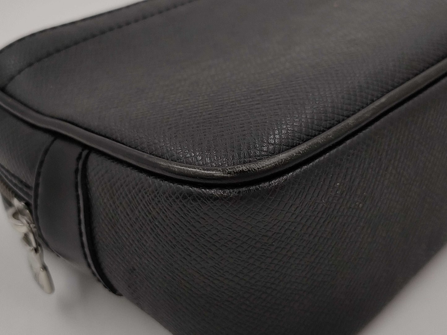 LOUIS VUITTON Taiga Karuga Second Bag M30812 Second Bag
