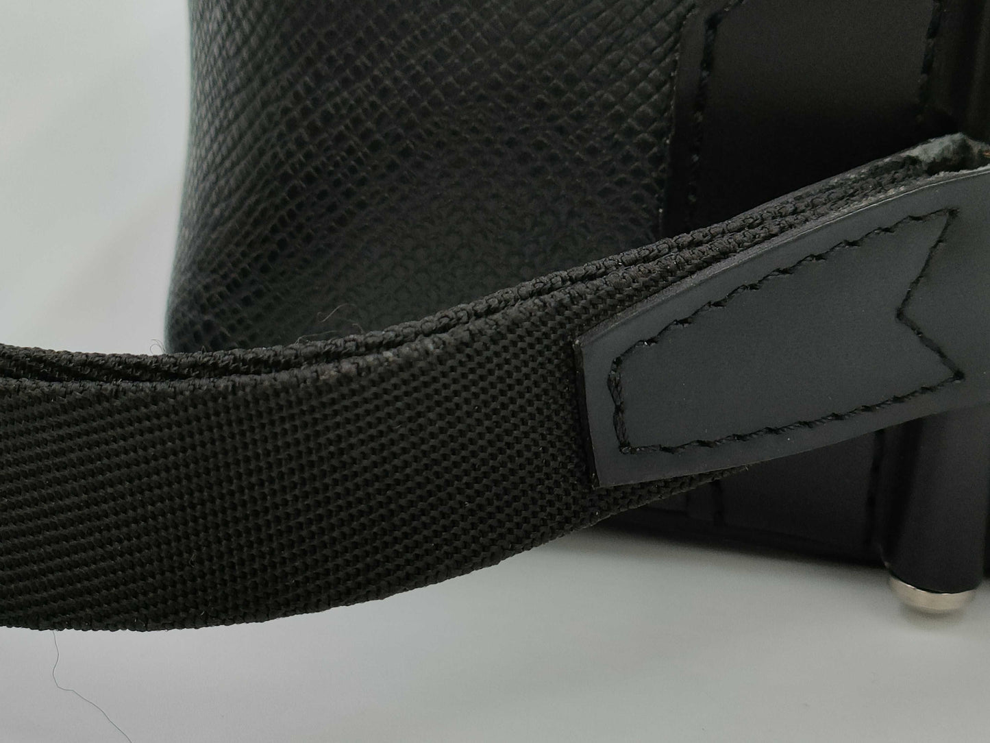 LOUIS VUITTON Taiga Karuga Second Bag M30812 Second Bag