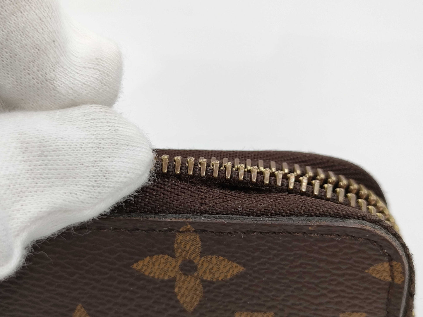 LOUIS VUITTON Monogram Zippy Wallet