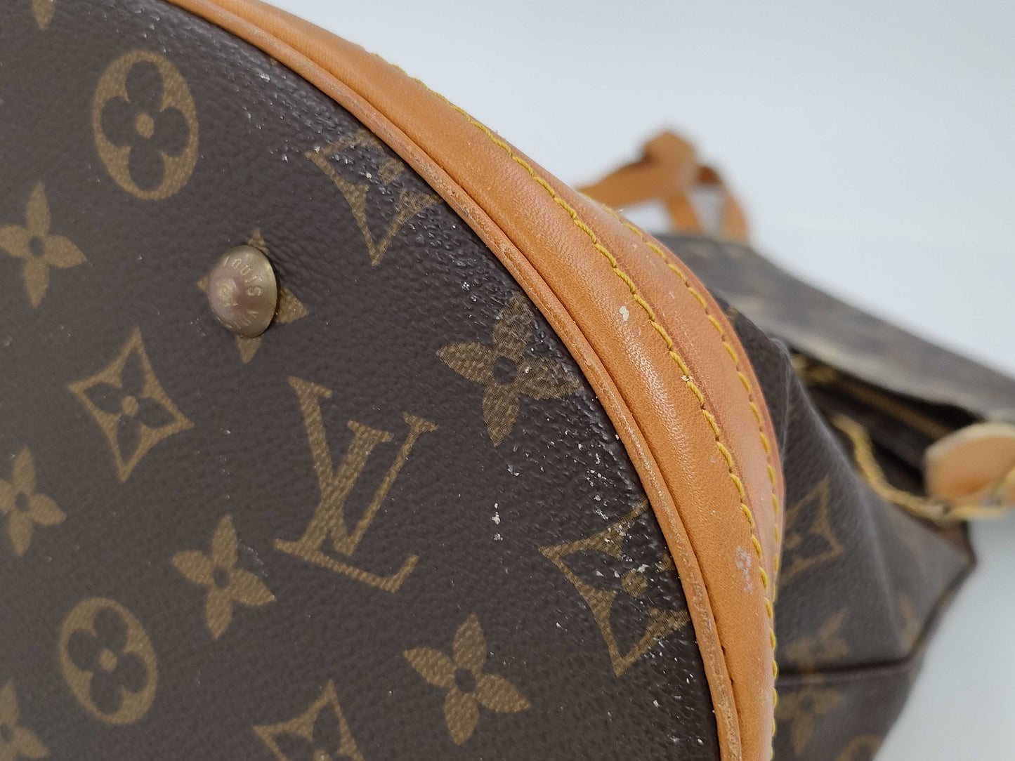 LOUIS VUITTON LV Bucket Tote Bag with Pouch