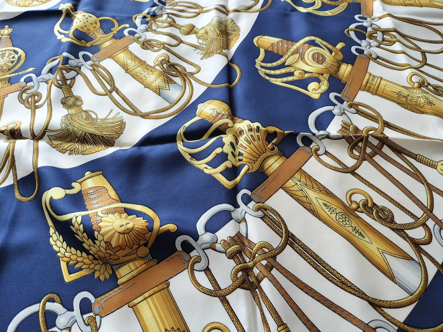 HERMES Carre 90 Scarf