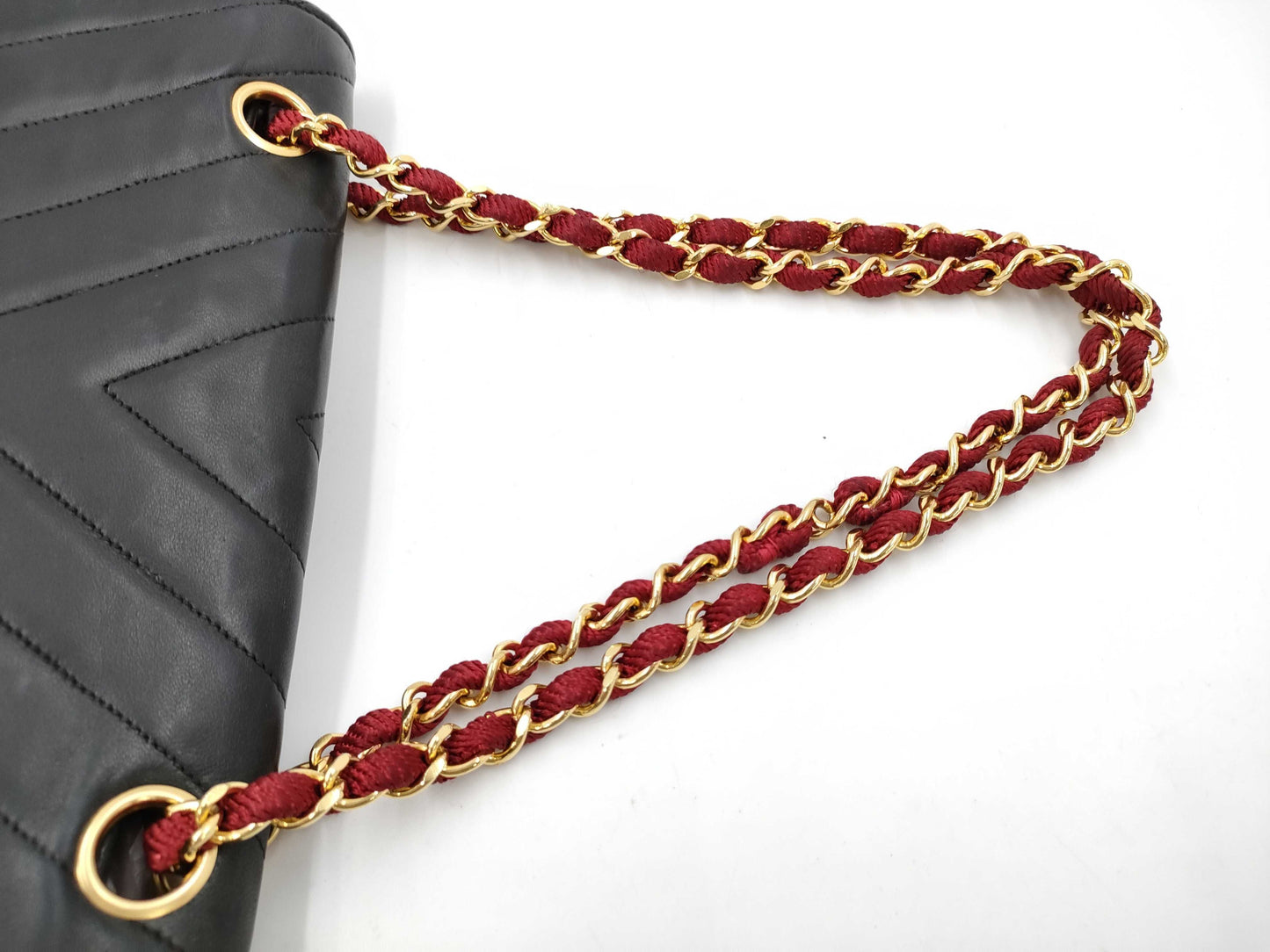 CHANEL V-Stitch Lambskin Chain Shoulder Bag in Black