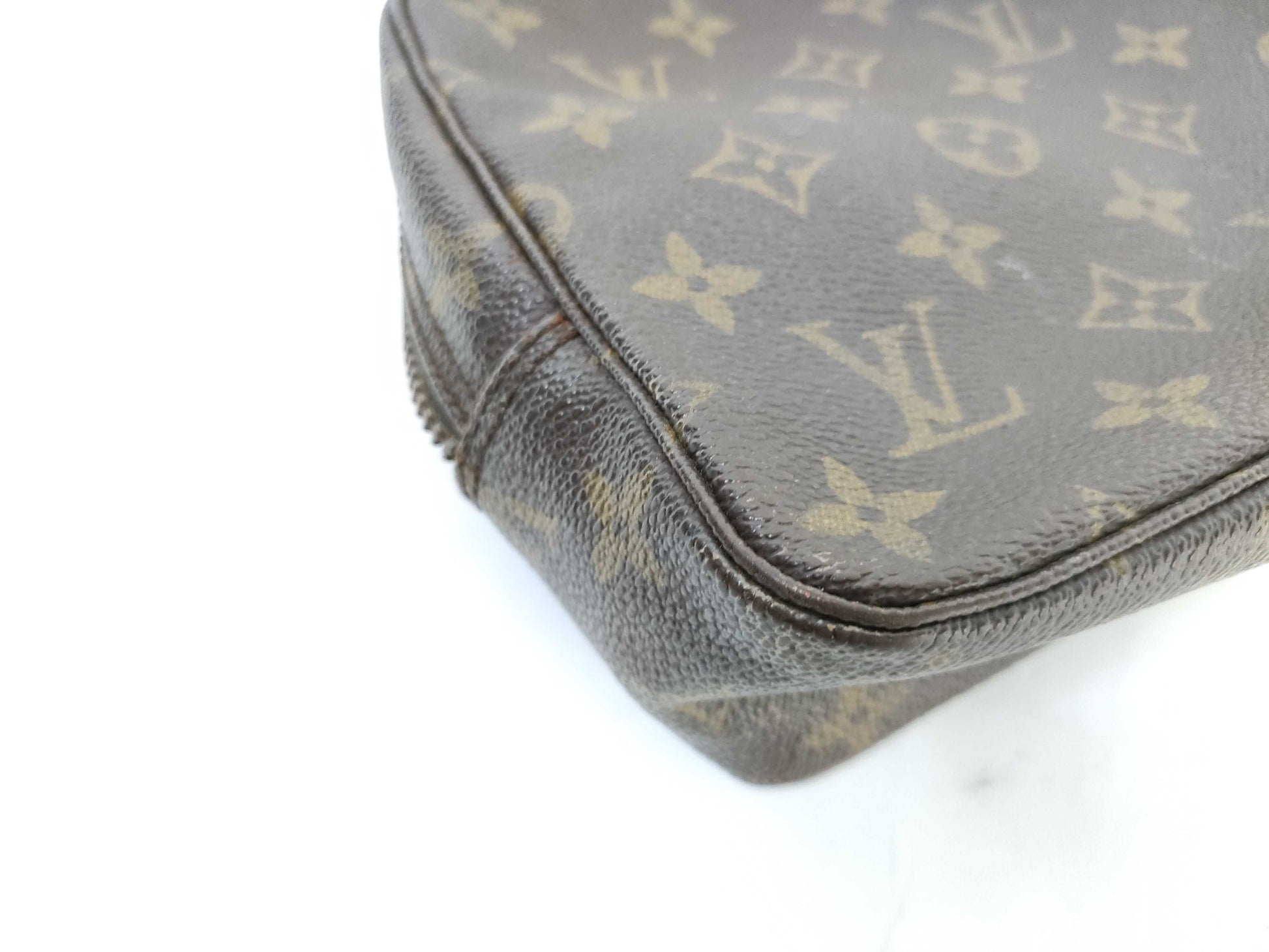 LOUIS VUITTON Monogram Truth Toilette 23 Pouch