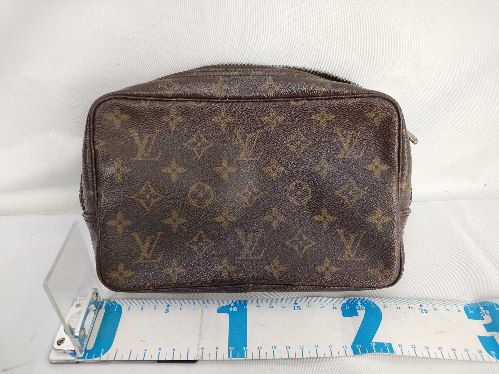 LOUIS VUITTON Monogram Truth Toilette 23 Pouch