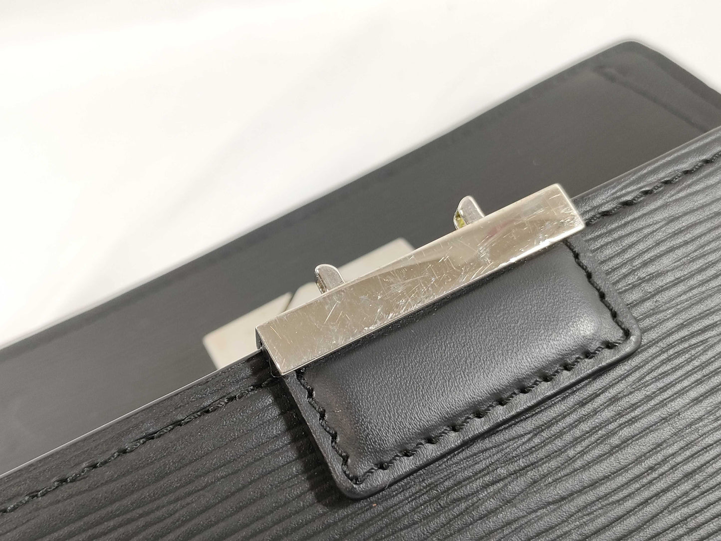 LOUIS VUITTON Epi Thames Pochette M42742 LA2220 Second Bag