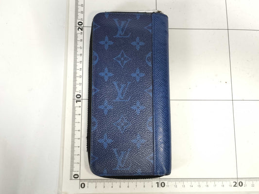 LOUIS VUITTON Taigarama Zippy Vertical Wallet